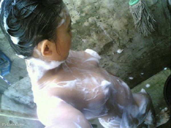 ngintip artis indonesia lagi mandi