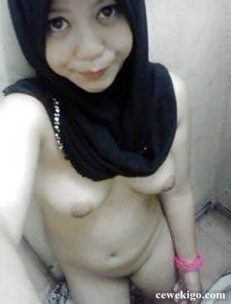 cewek jilbab bugil