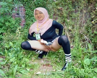 wanita cantik ber jilbab bgl