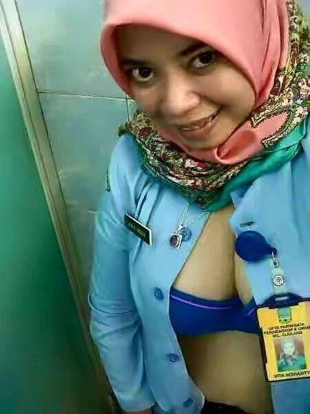 jilbab narsis bugil