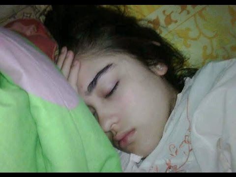 cewek tidur montok