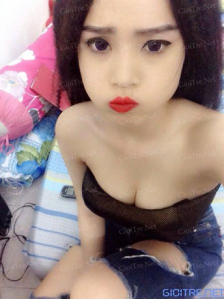 istri selingkuh di kamar mandi