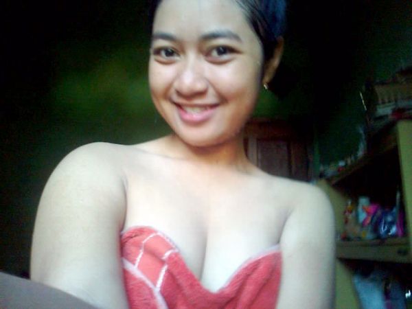 gadis bugil indonesia