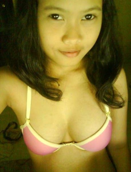 gadis bugil indonesia