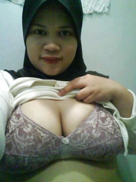 busty hijab