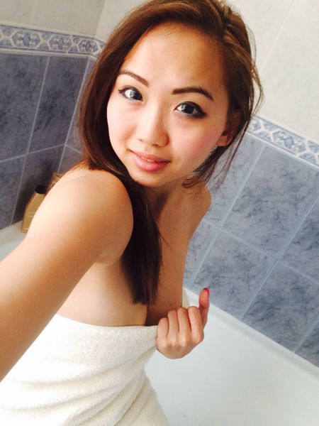 asian girls bikini selfie