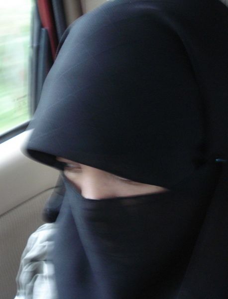 wanita arab bercadar