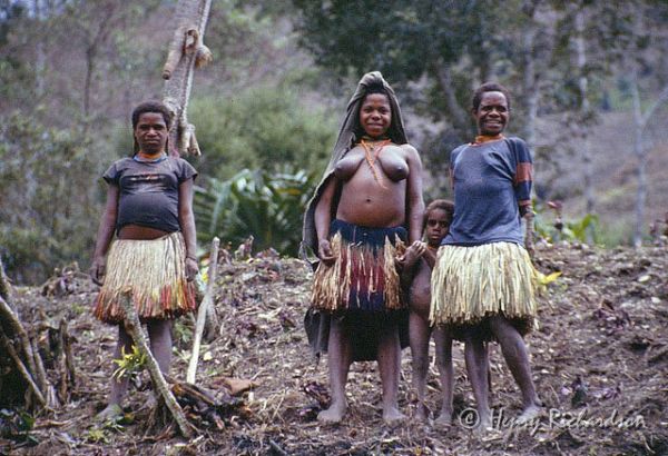 papua new guinea native girls