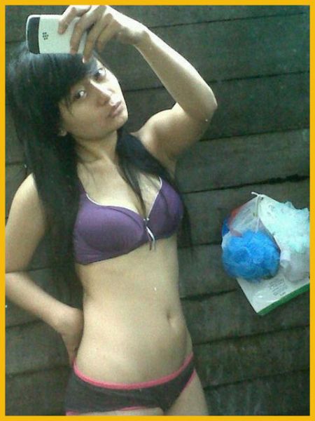 ngangkang pamer memek