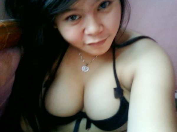 belahan memek cewek bugil