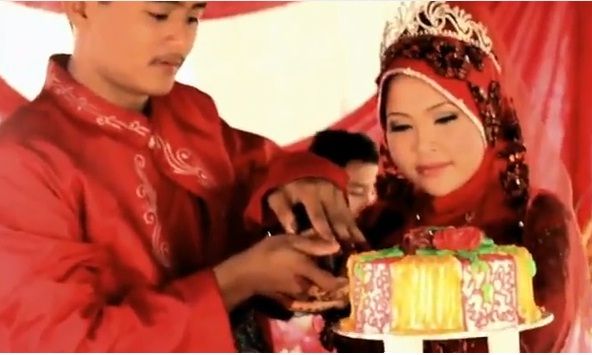 keenakan dientot dukun