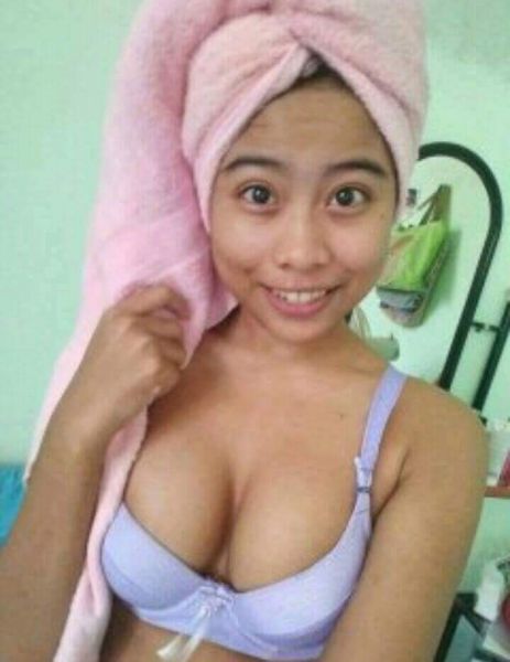 gadis di ruang tunggu