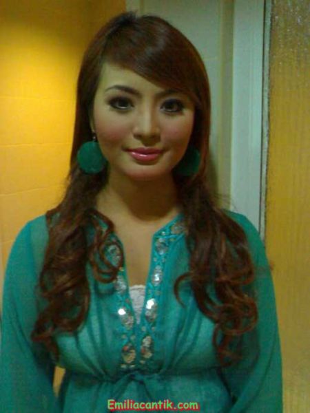 penyanyi dangdut bugil