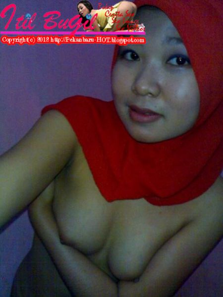 bokong cewek jilbab