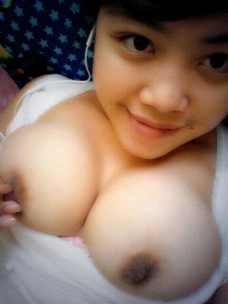 lihat cewek pamer toket dan memek