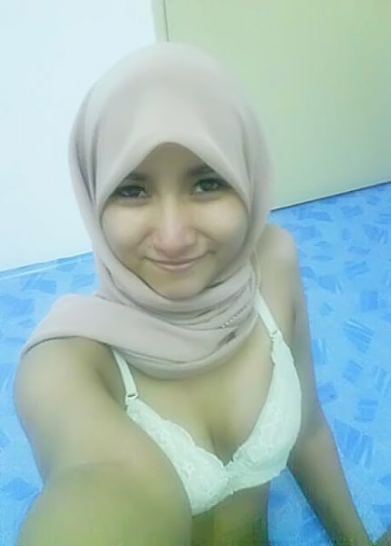 cewek jilbab nakal