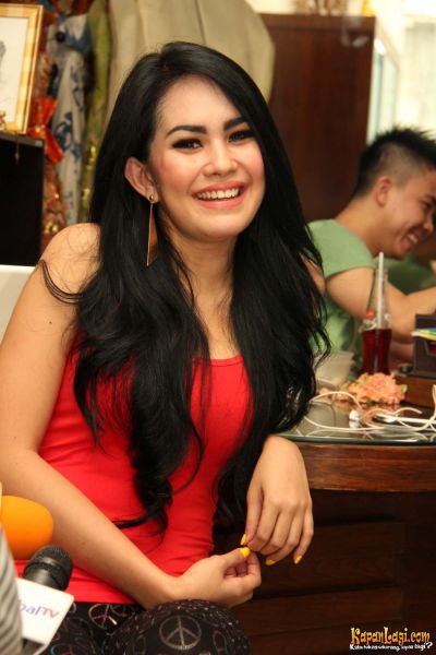 poto artis perempuan