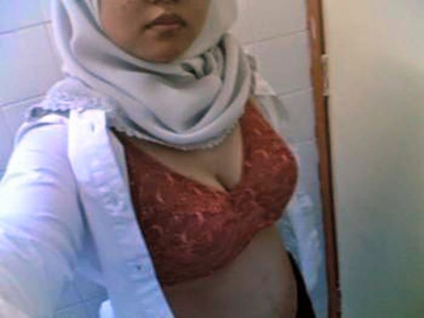 cewek berjilbab mesum