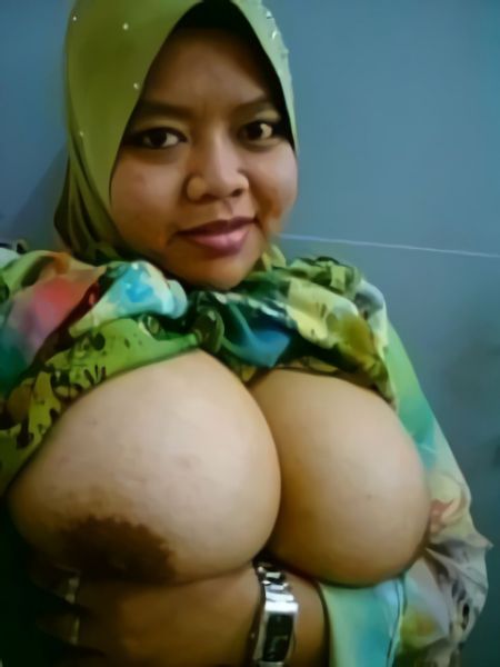 gadis jilbab toket gede