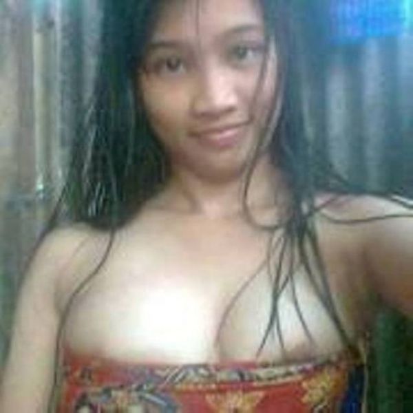 wanita mandi