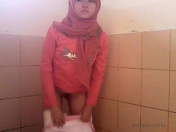 jilbab pipis