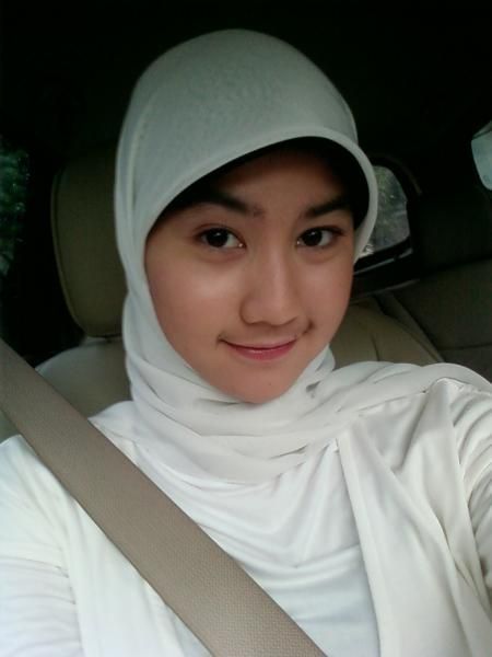 gadis jilbab telanjang