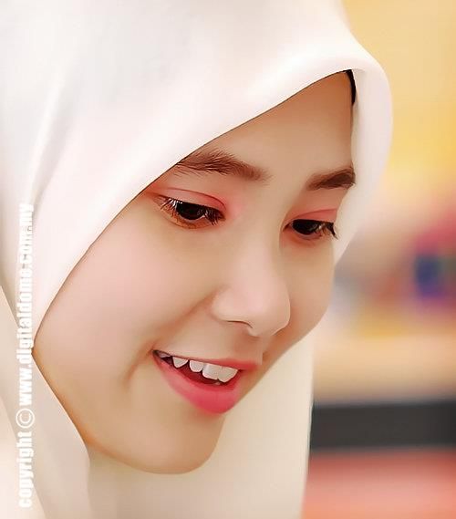 berjilbab cantik bening