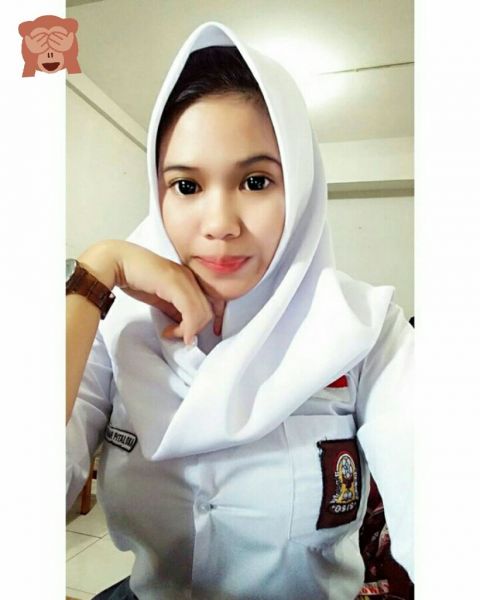 gadis cantik mandi