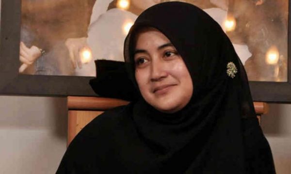 biografi pipik dian irawati