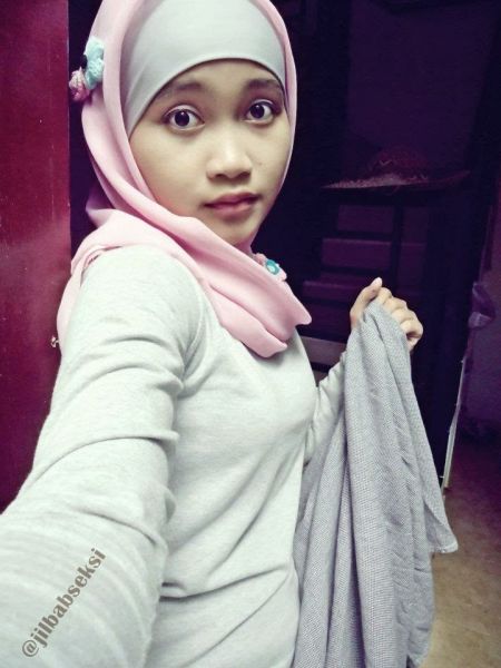 jilbab bugil ngangkang