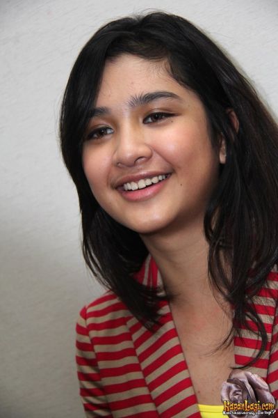 sharini telanjang