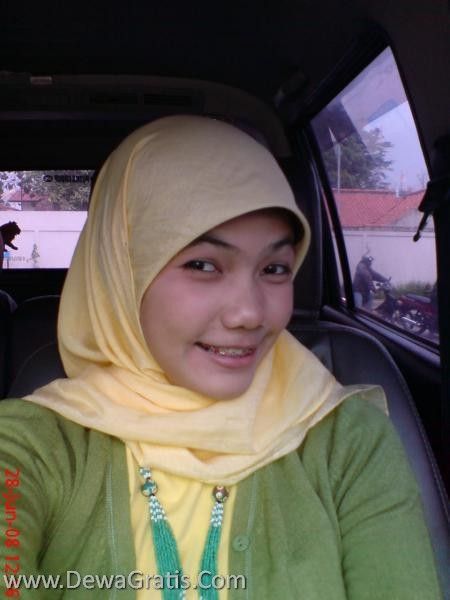 wanita berjilbab