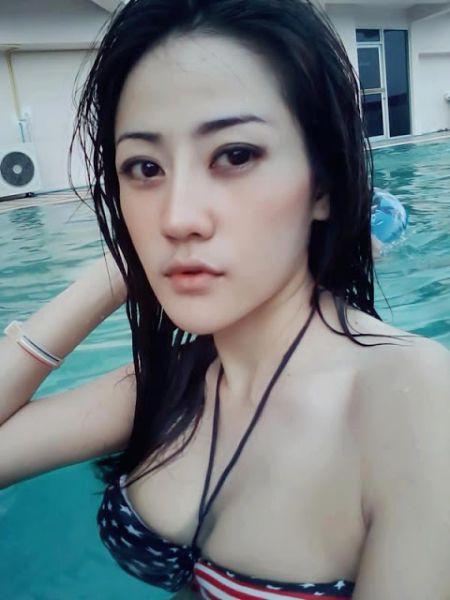 wanita mandi bugil