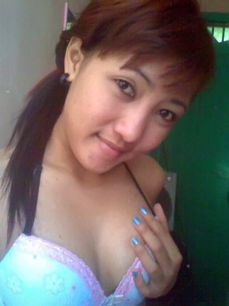 belahan memek cewek bugil