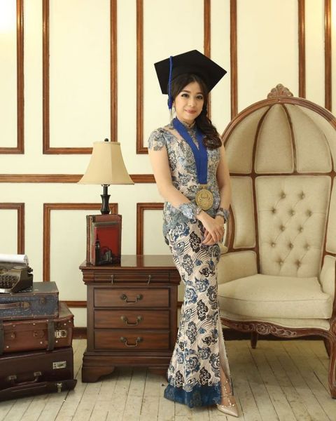 kebaya kain timor