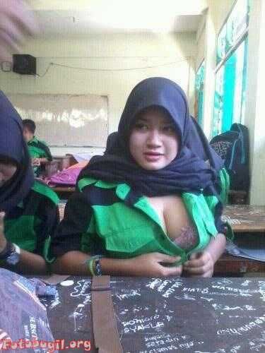 ngangkang pamer memek