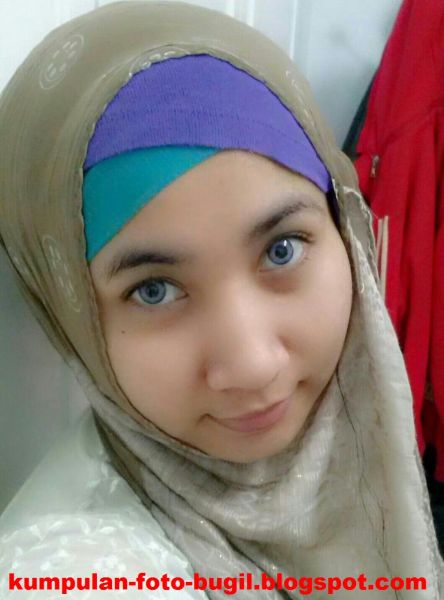 wanita cantik berhijab