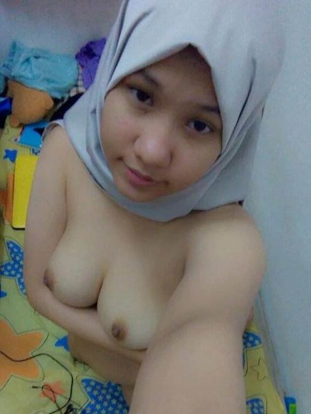 gadis jilbab bugil