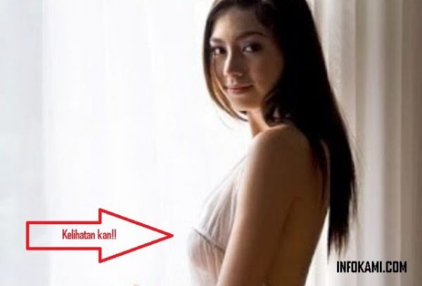 memakai baju tidur seksi foto