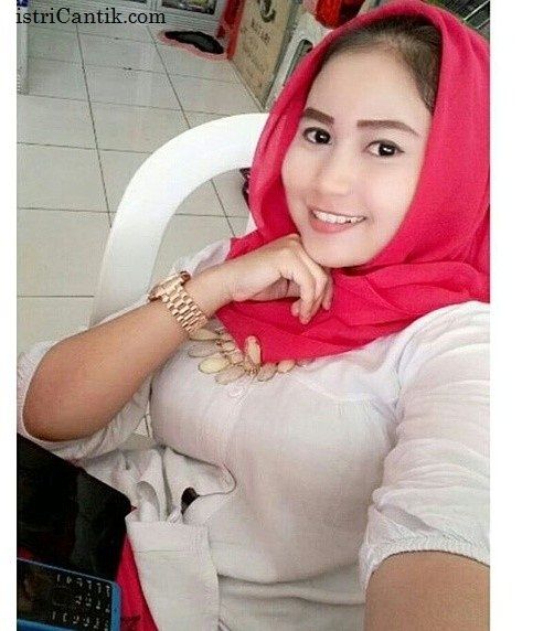 wanita berhijab pemandangan senja