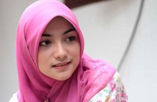 foto wanita berhijab ukuran besar