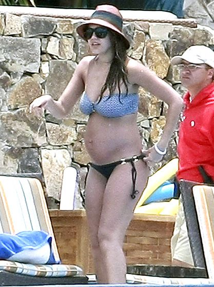 early pregnant jessica alba