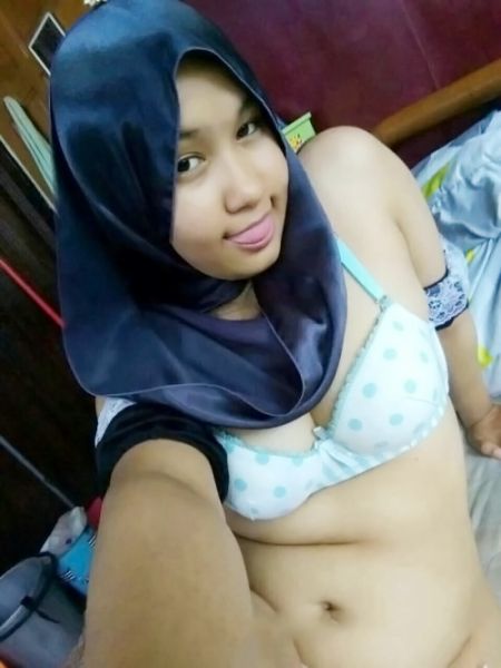 wanita mandi bugil