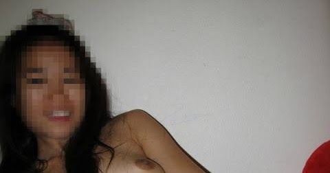 wanita pamer memek