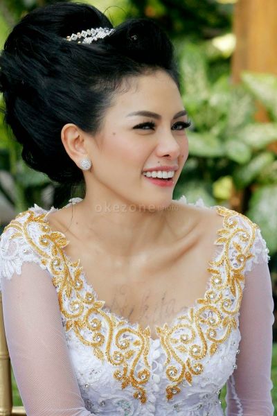 gambar cantik pembantu rumah tangga