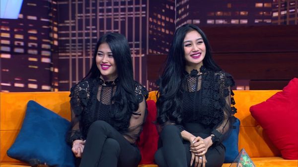 foto penyanyi dangdut diremas di panggung