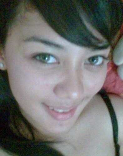 wanita pamer memek