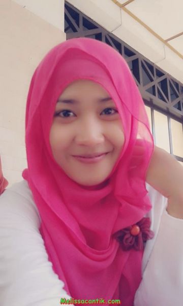 cewek berjilbab natural