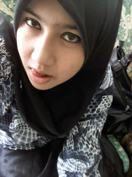 ibu jilbab pamer memek