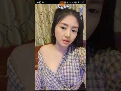 cewek cantik buka baju